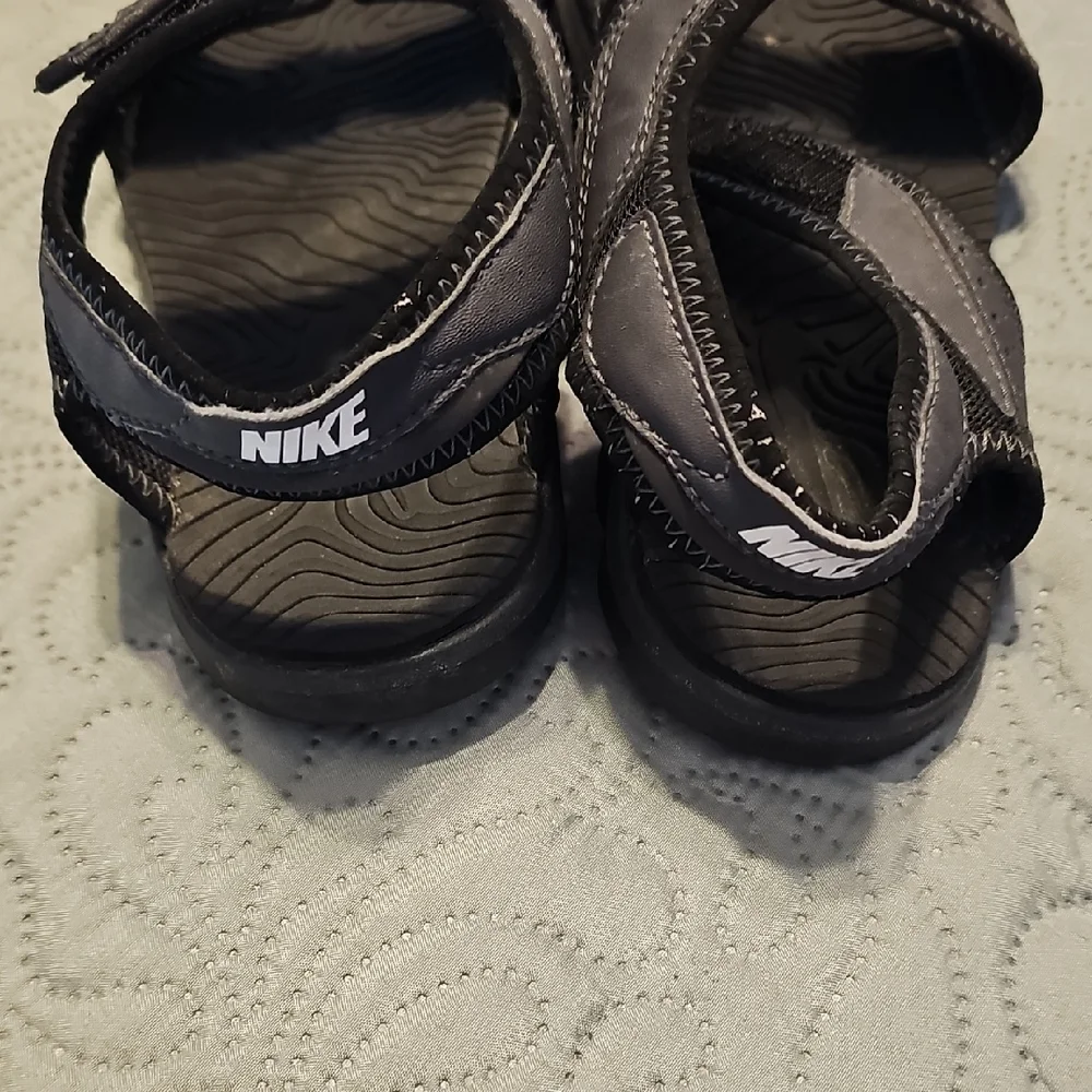 Nike Black and Gray Strapped Sandals